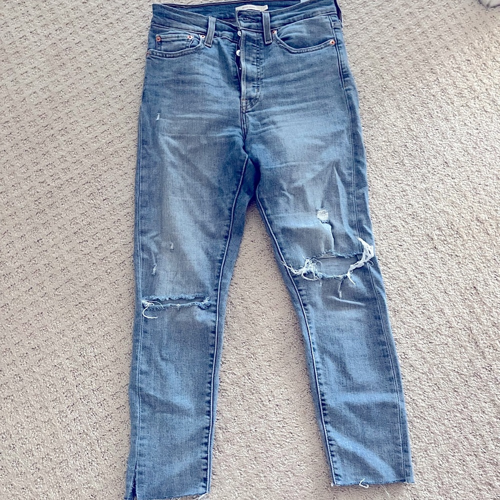 Levi’s wedgie size 27.